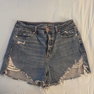 American Eagle women’s high rise mom Jean shorts size 10